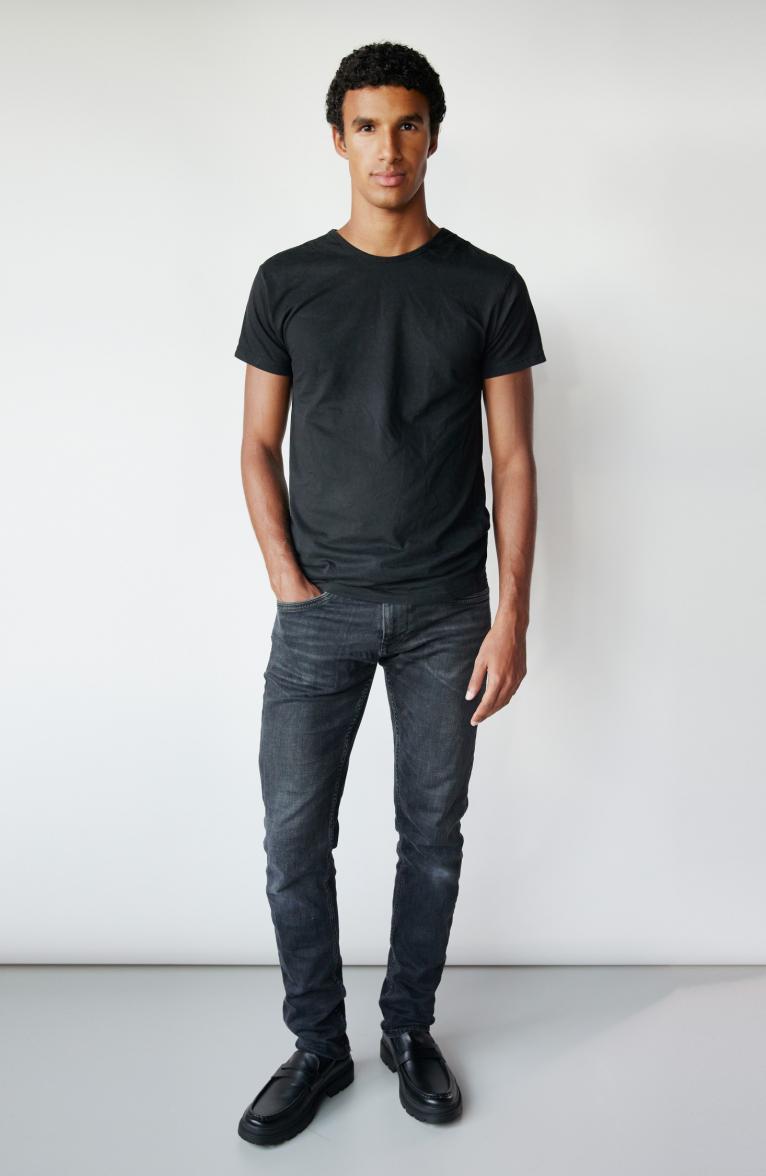 model-Yonis.-3957